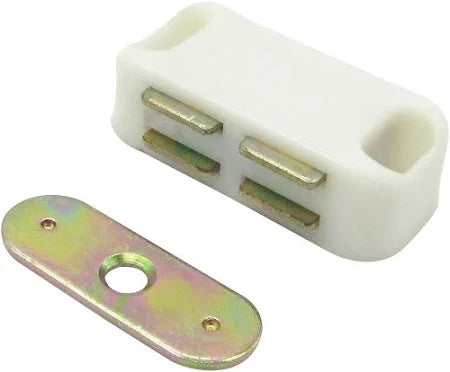 Magnetic Catch Caravan - Plastic - W4 37823